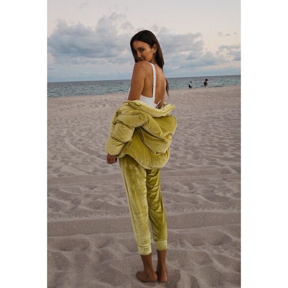 NWT Fabletics Wander Velour Cropped Puffer Jacket And Luxe Velour Jogger - Picture 3 of 16